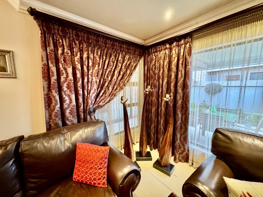 3 Bedroom Property for Sale in Van Der Hoff Park North West